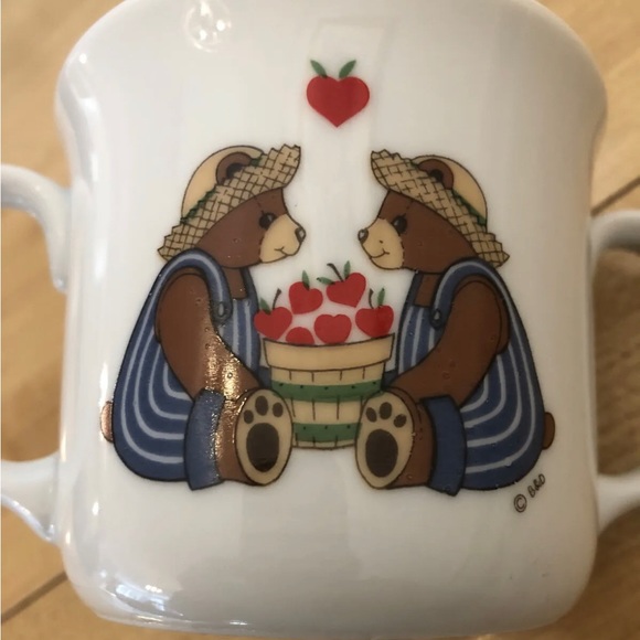 SIGNATURE HOUSEWARES 2 Handled Child’s Cup & Bowl - Bears with Basket of Hearts - Picture 3 of 8